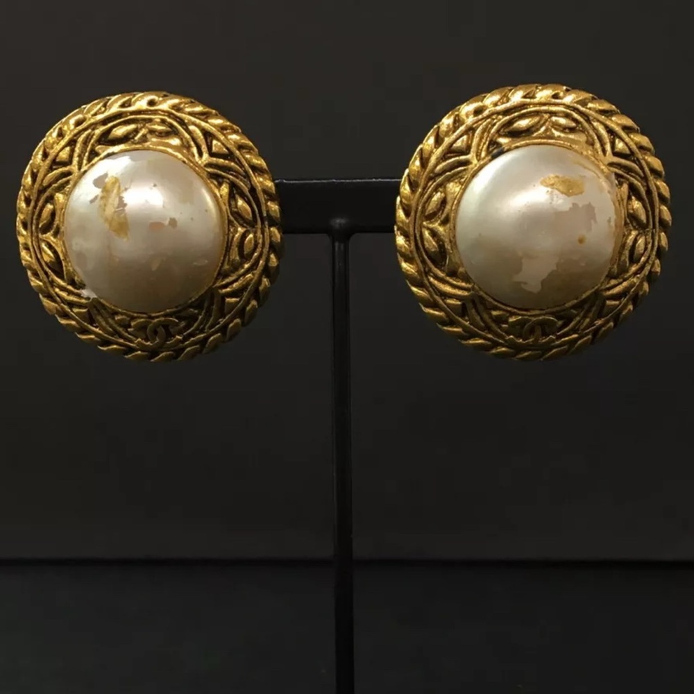 Authentic CHANEL Pearl Gold Tone Earrings stamped clip on - Picture 2 of 10